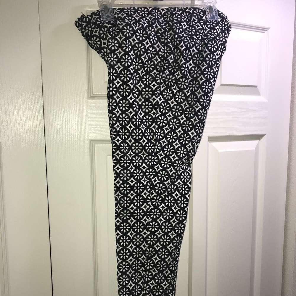 Trendy Stretch Capris Black/white